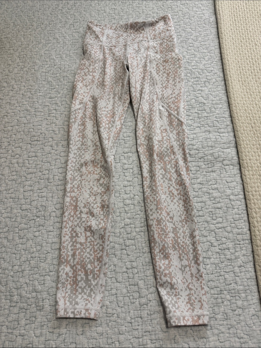 Athleta Cream & Light Beige Printed High-Rise Leggings with Side Pockets